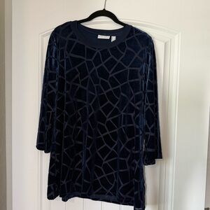 Susan Graver 2 piece Navy blue mosaic pattern shirt set. Size L.